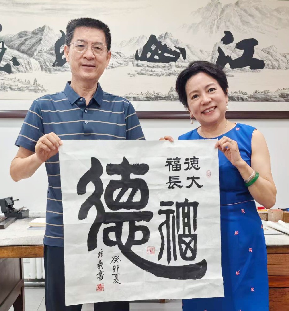 著名演員洪學敏老師親臨崇德堂博物館，傳承經(jīng)典藝術(shù)，風采依舊！