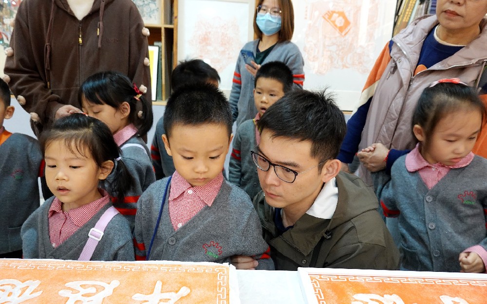古法造紙 | 不“紙”如此，妙趣橫生      啟明玫瑰幼兒園走進(jìn)崇德堂博物館