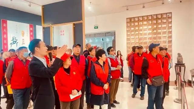 芍藥居二社區(qū)走進崇德堂博物館開展主題黨日活動